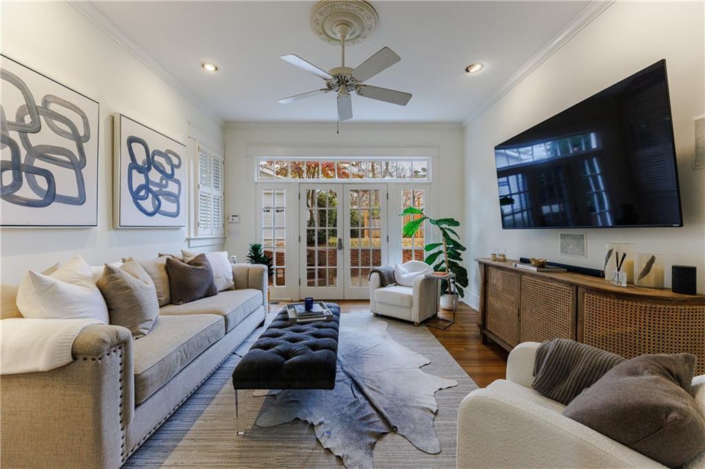 654 Cresthill Avenue NE