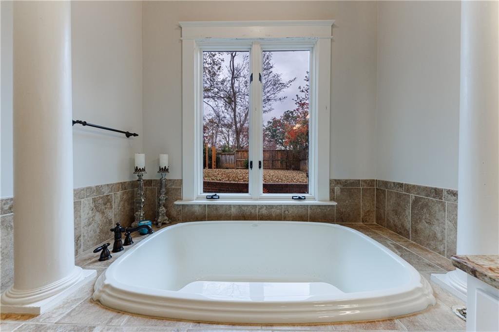 654 Cresthill Avenue NE