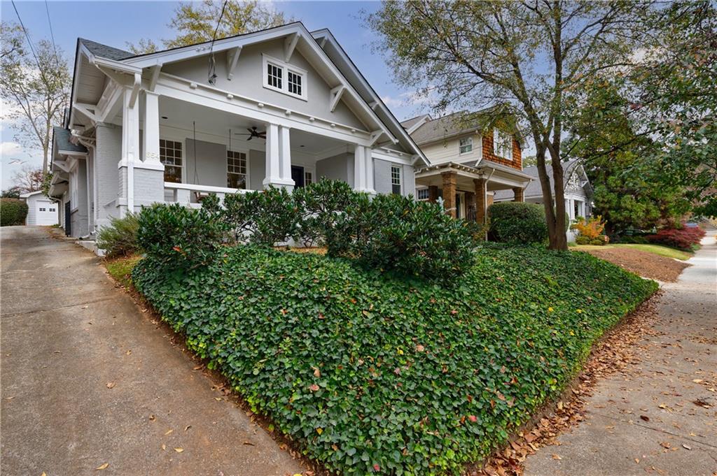 654 Cresthill Avenue NE