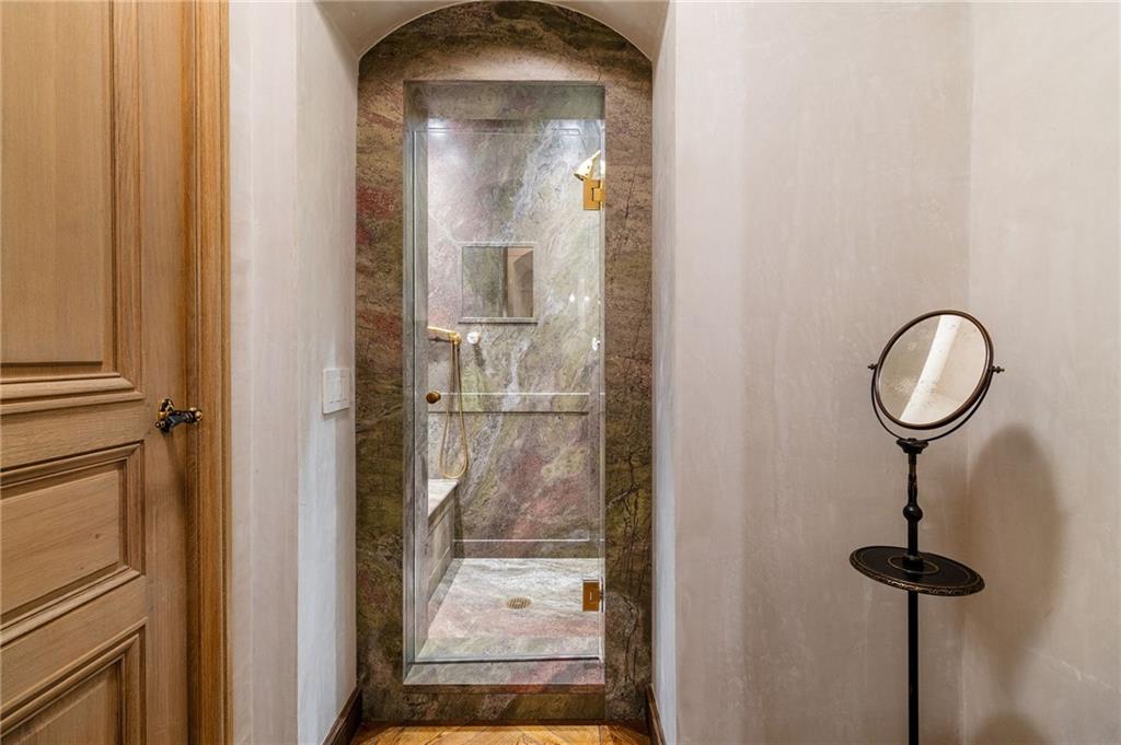 2288 Peachtree Road NW Unit 6