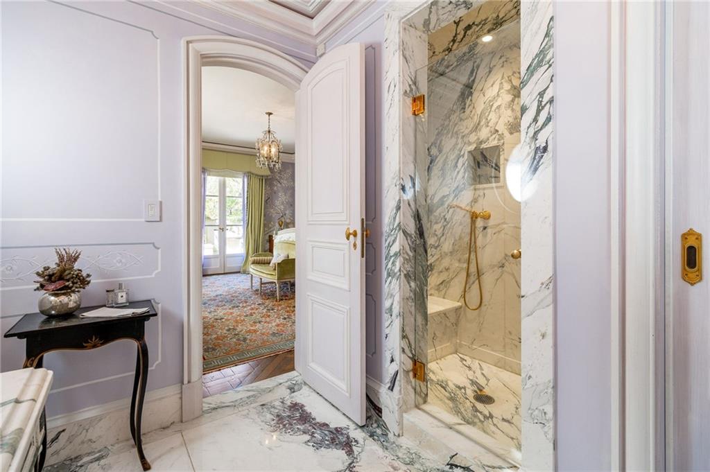 2288 Peachtree Road NW Unit 6