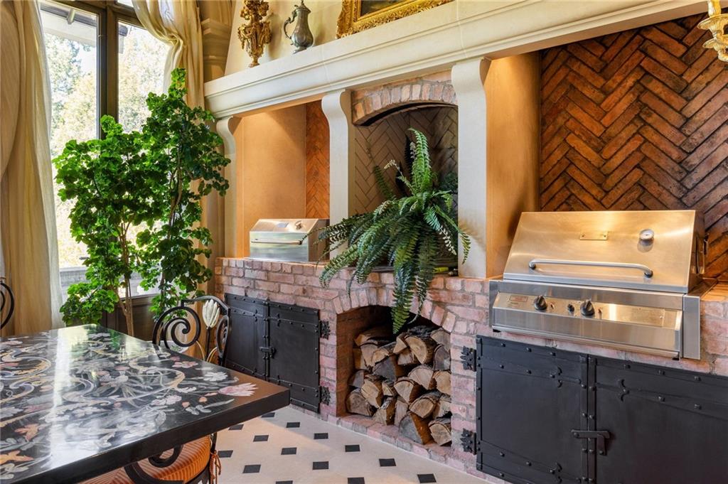 2288 Peachtree Road NW Unit 6