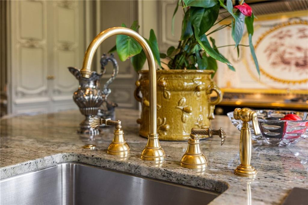 2288 Peachtree Road NW Unit 6