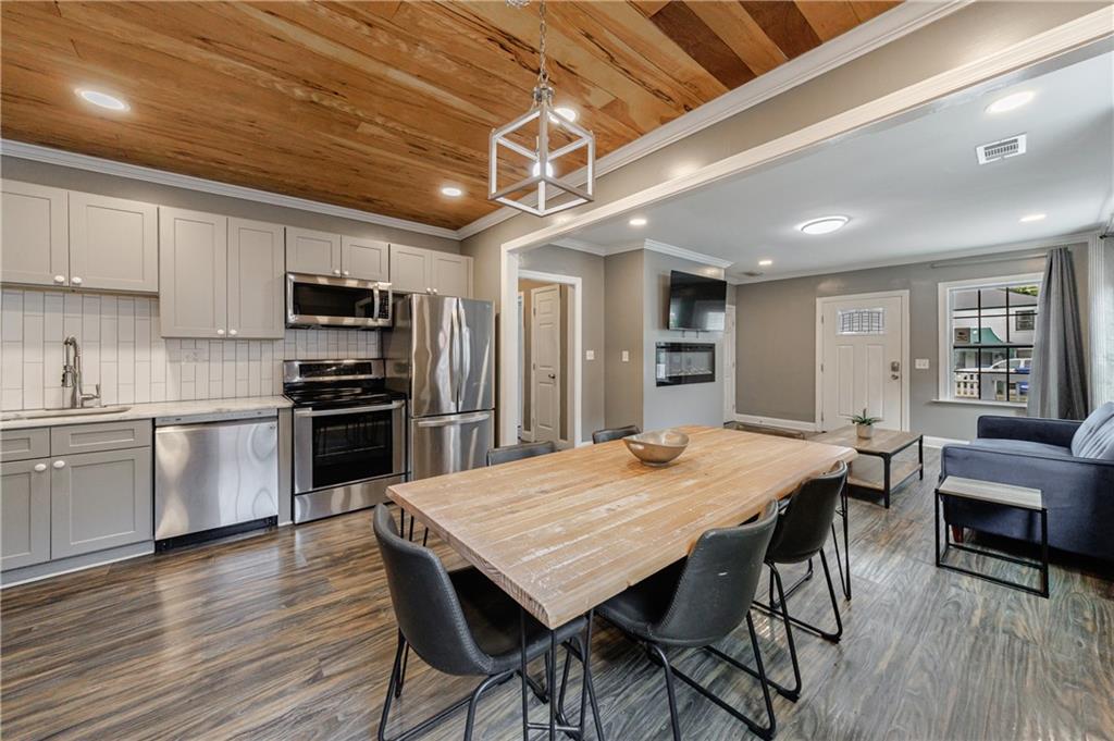 1012 Westmoor Drive NW