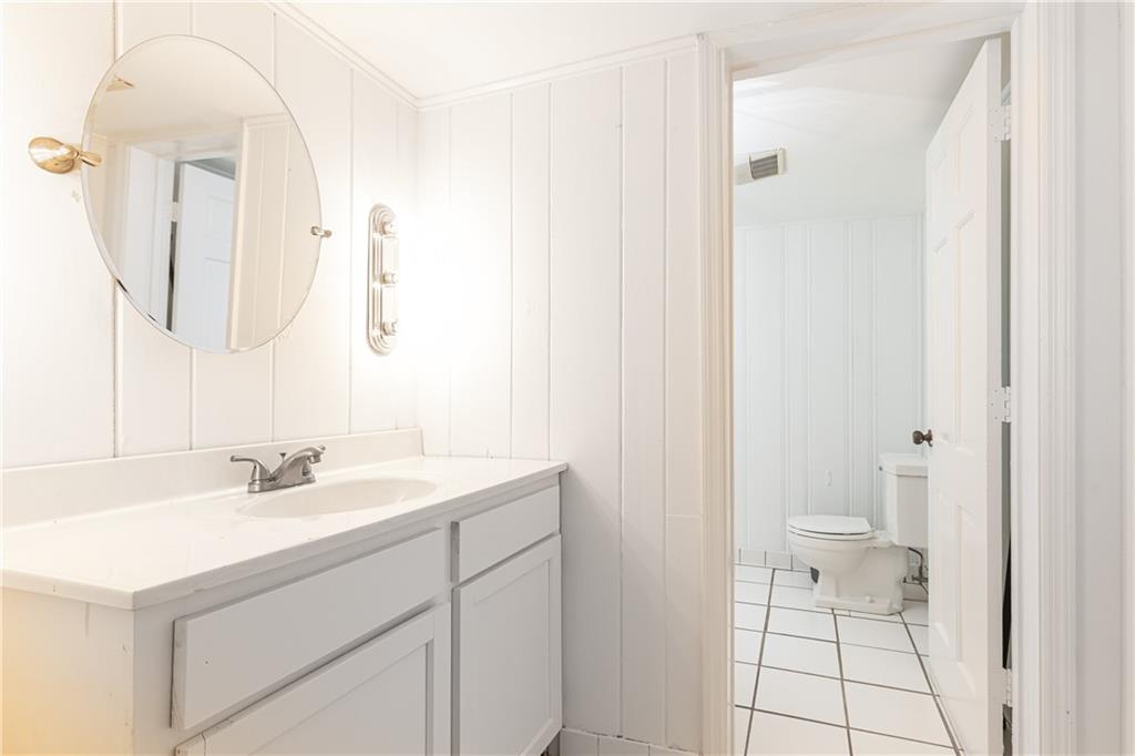 2580 Hawthorne Drive NE