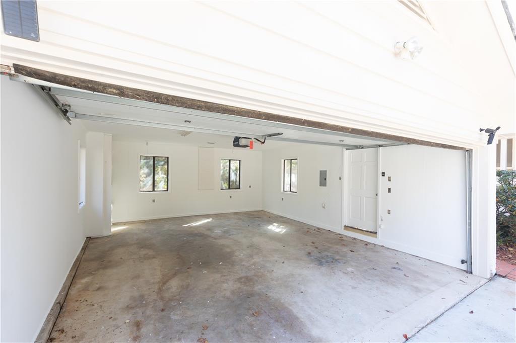 2580 Hawthorne Drive NE