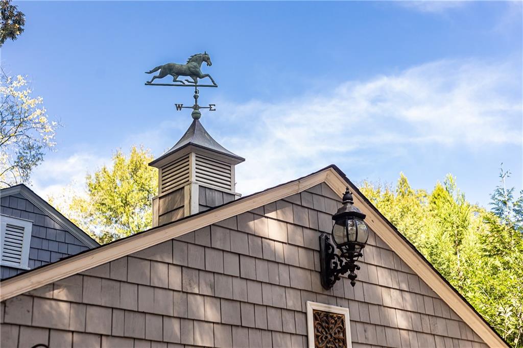 332 Brentwood Drive NE