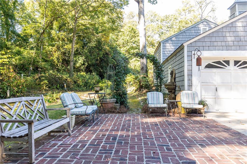 332 Brentwood Drive NE