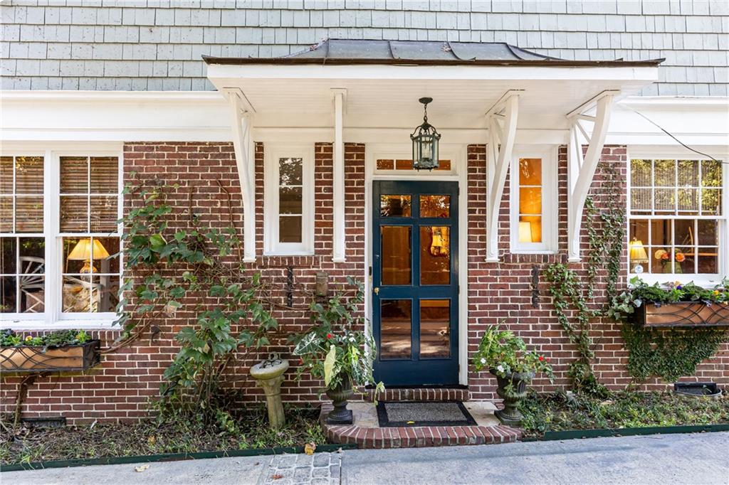 332 Brentwood Drive NE