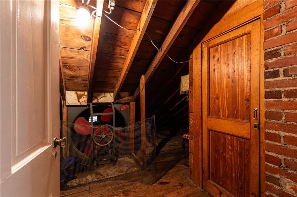 332 Brentwood Drive NE