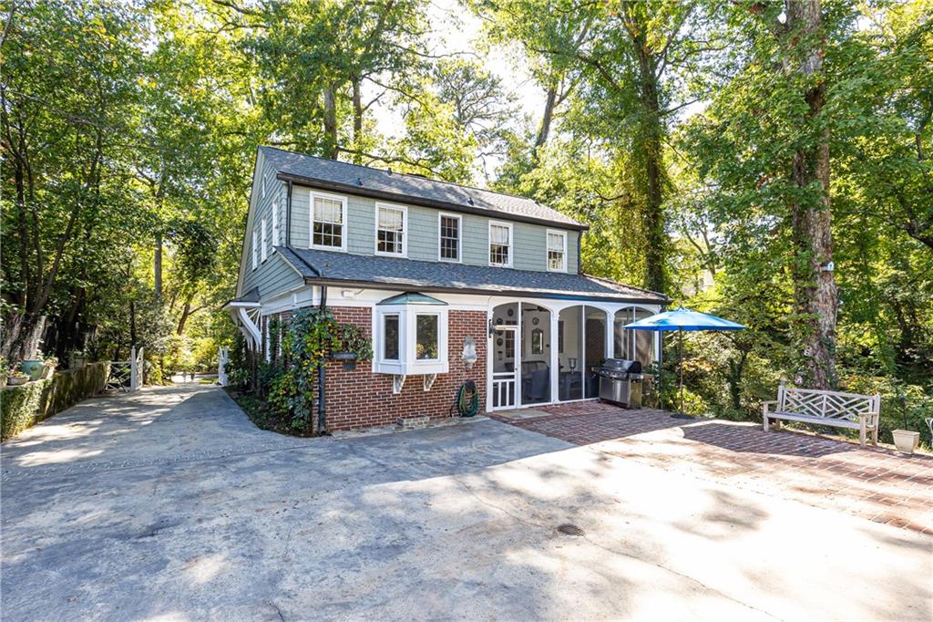 332 Brentwood Drive NE