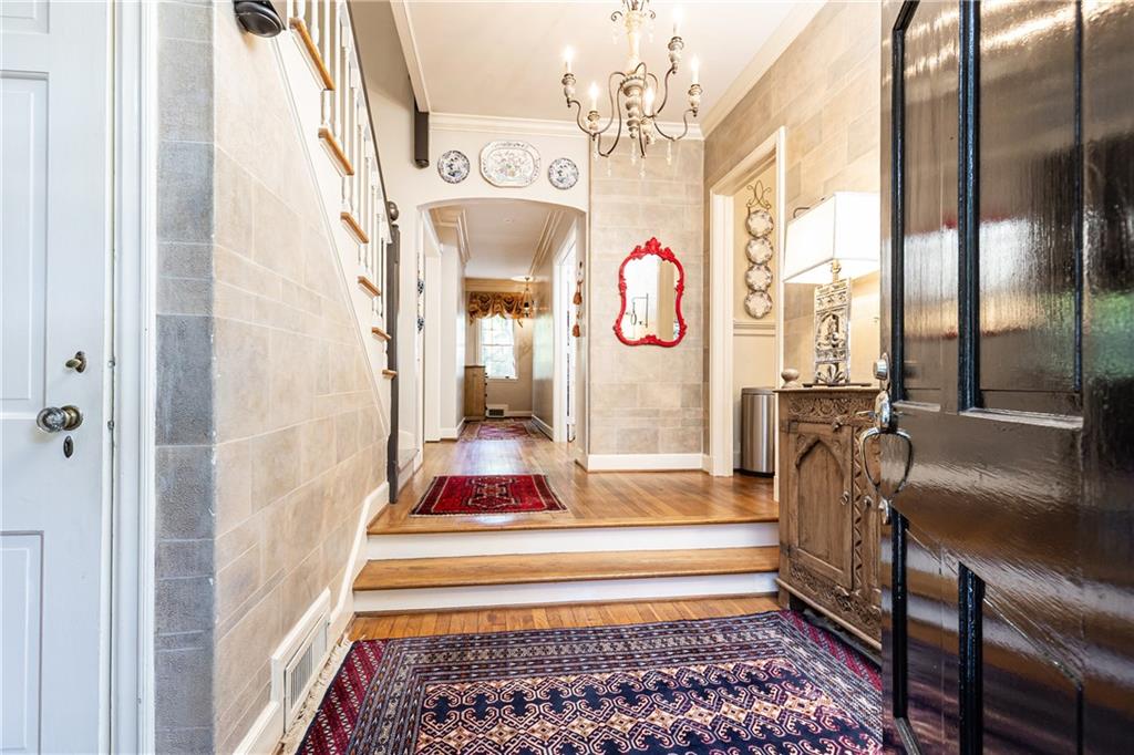 332 Brentwood Drive NE