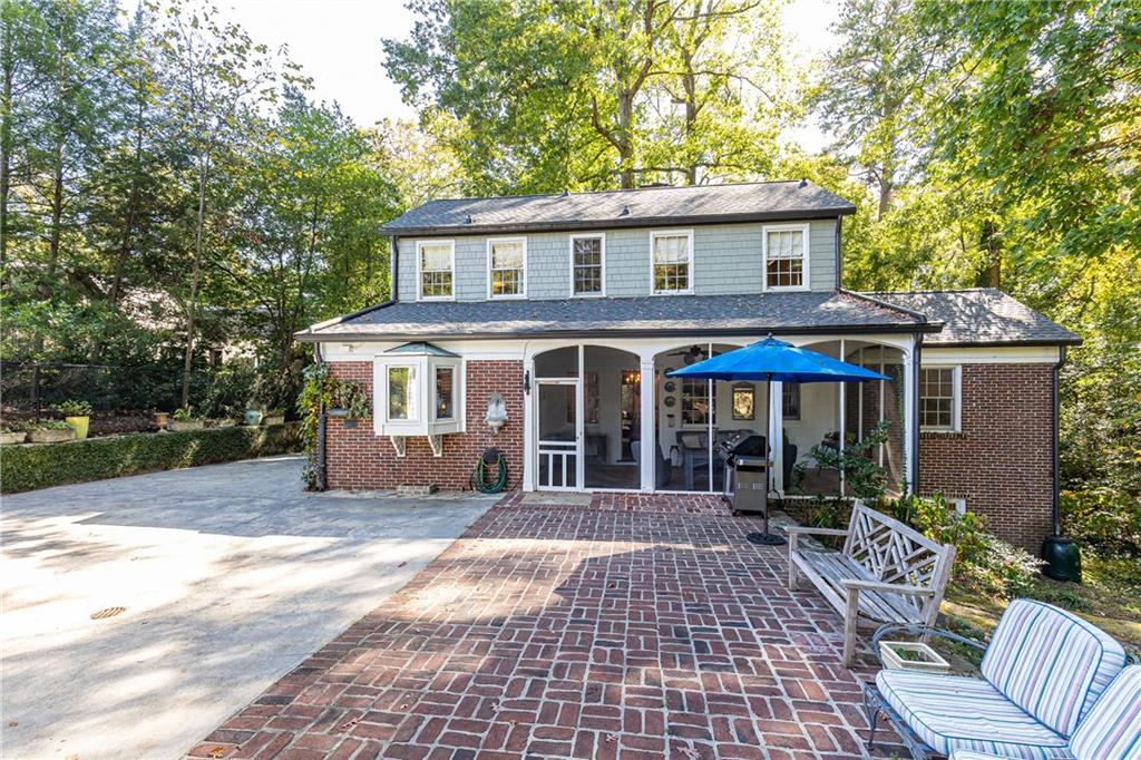 332 Brentwood Drive NE