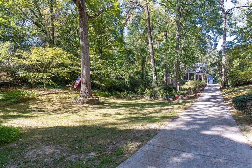 332 Brentwood Drive NE