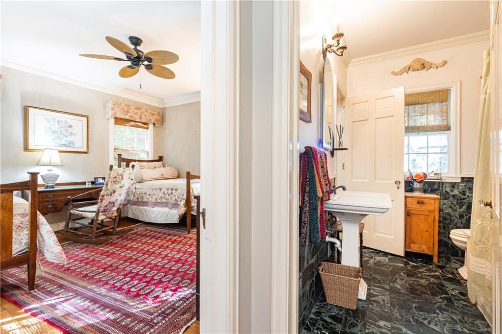 332 Brentwood Drive NE