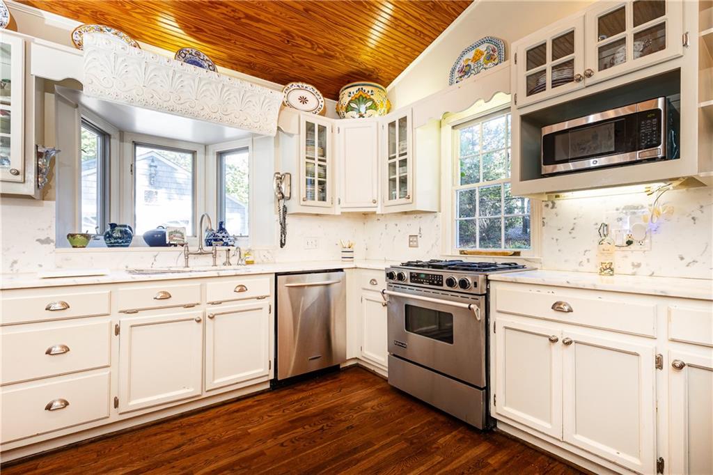 332 Brentwood Drive NE