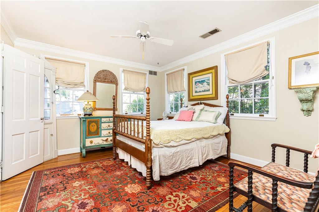 332 Brentwood Drive NE