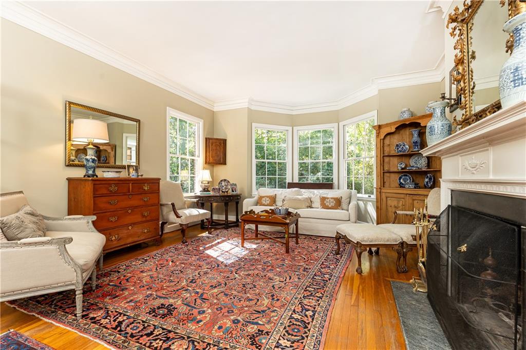 332 Brentwood Drive NE