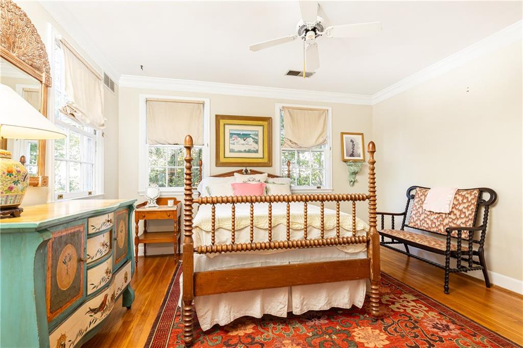 332 Brentwood Drive NE