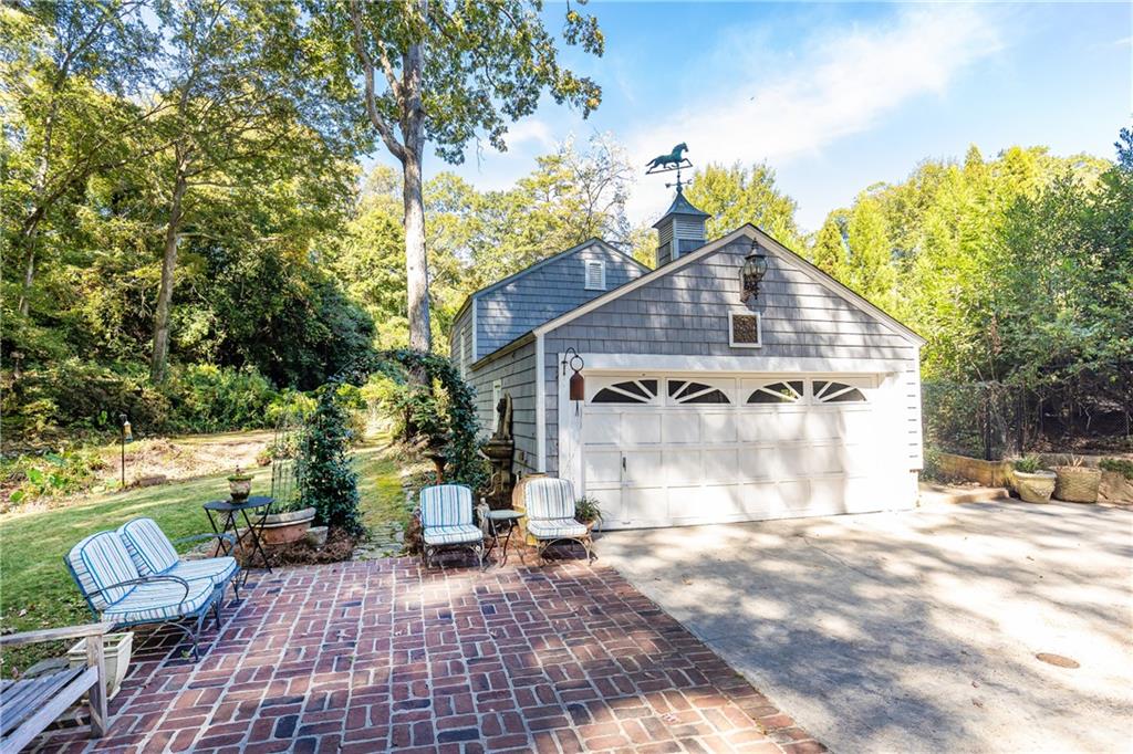 332 Brentwood Drive NE