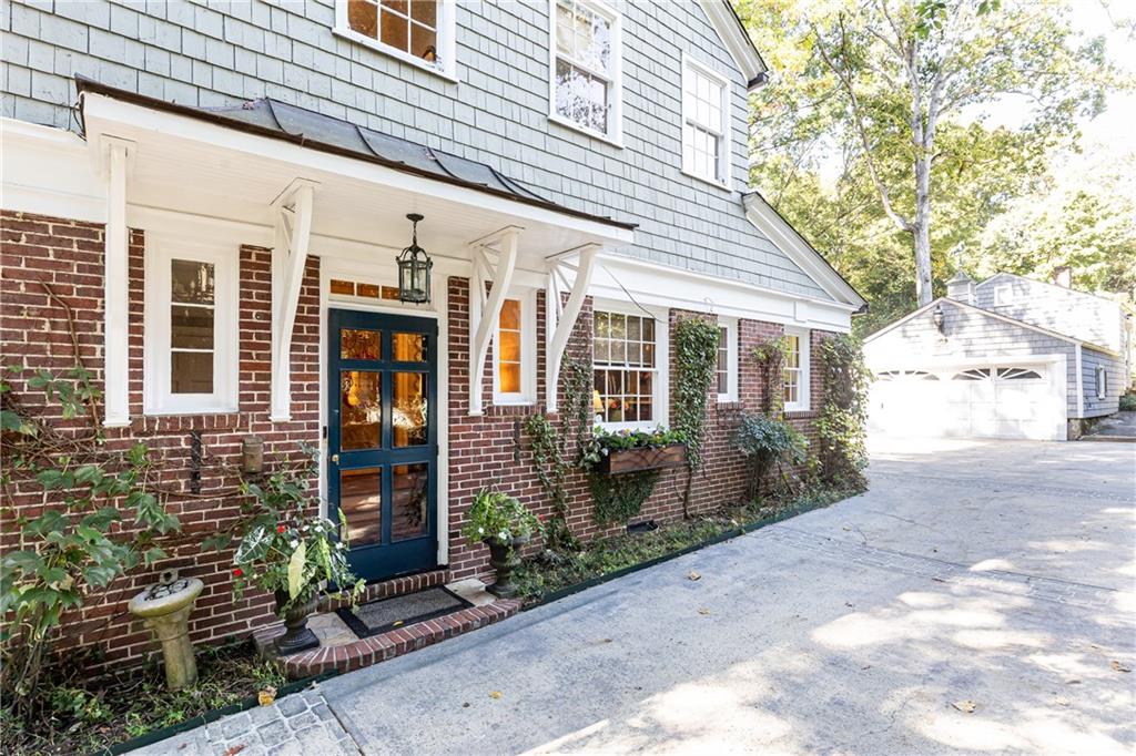 332 Brentwood Drive NE