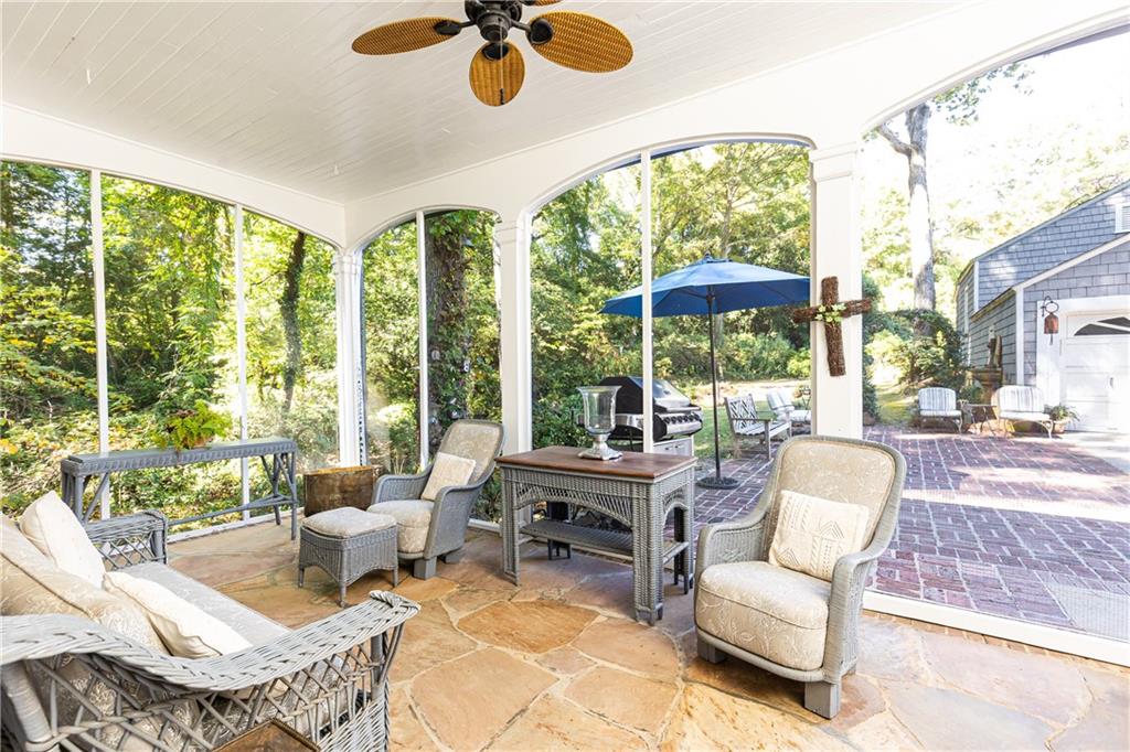 332 Brentwood Drive NE