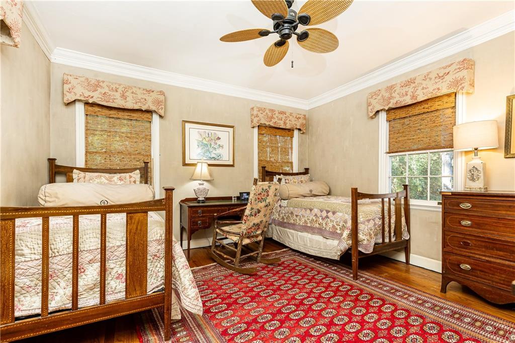 332 Brentwood Drive NE