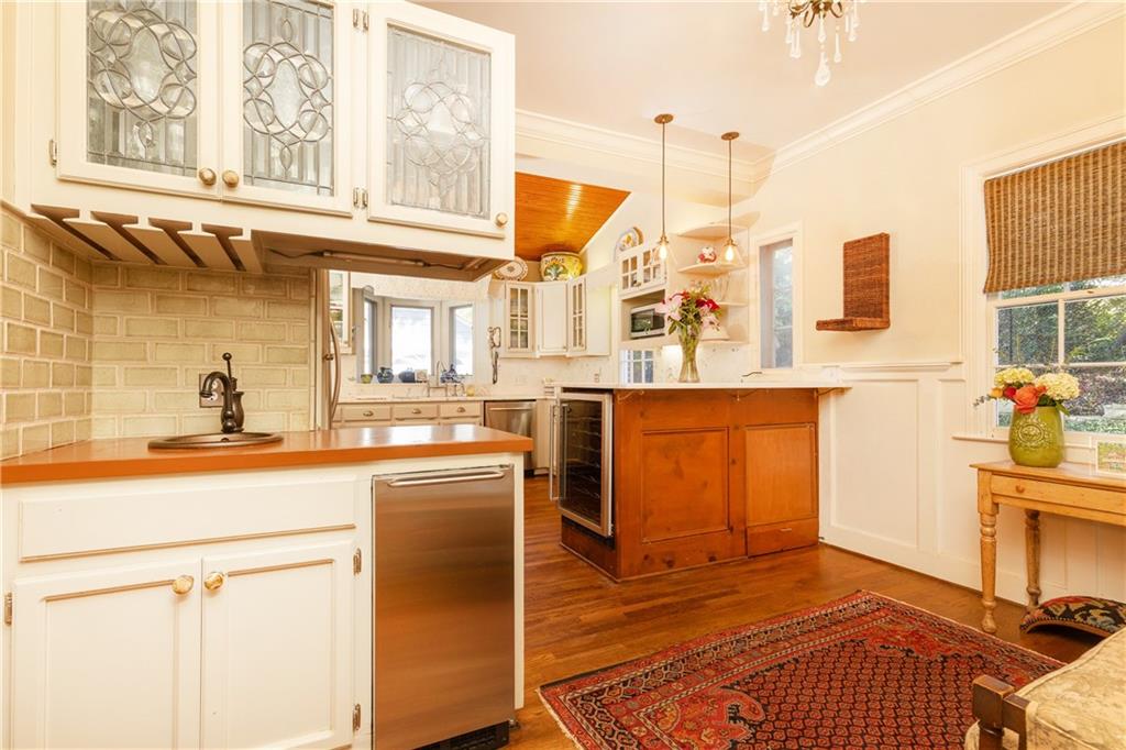 332 Brentwood Drive NE