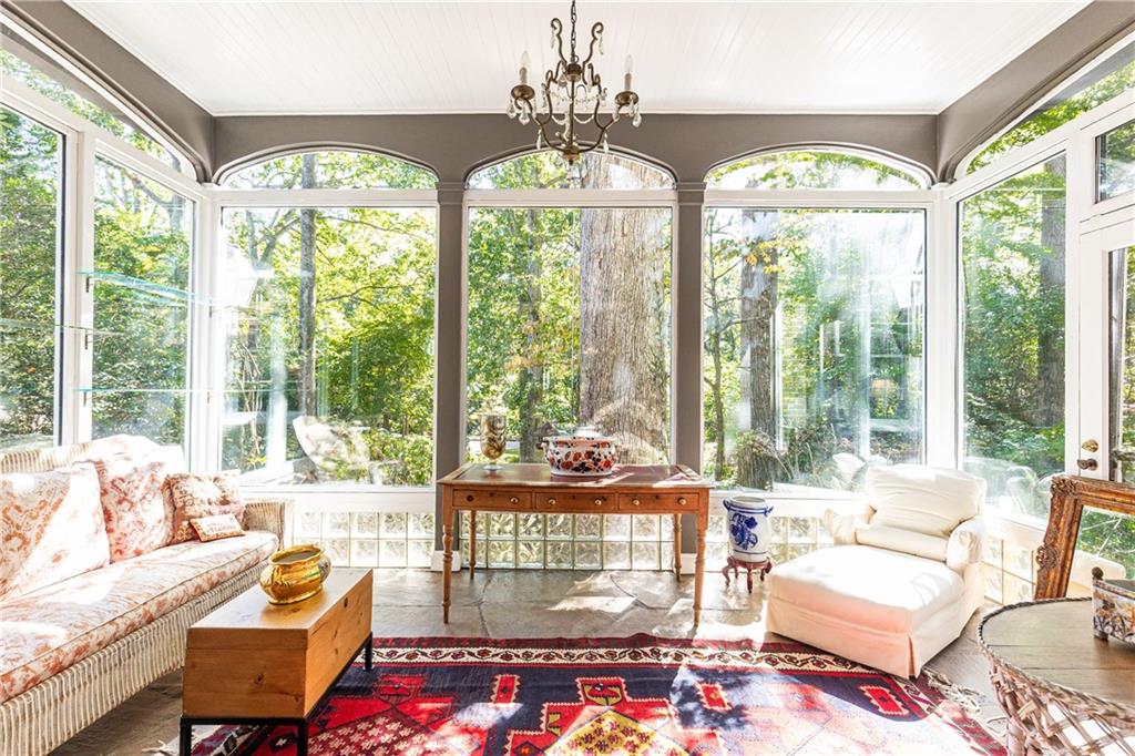 332 Brentwood Drive NE