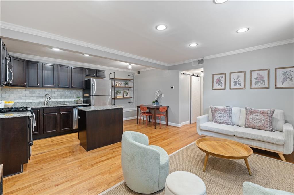 880 Glendale Terrace Unit 9