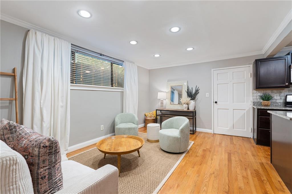 880 Glendale Terrace Unit 9