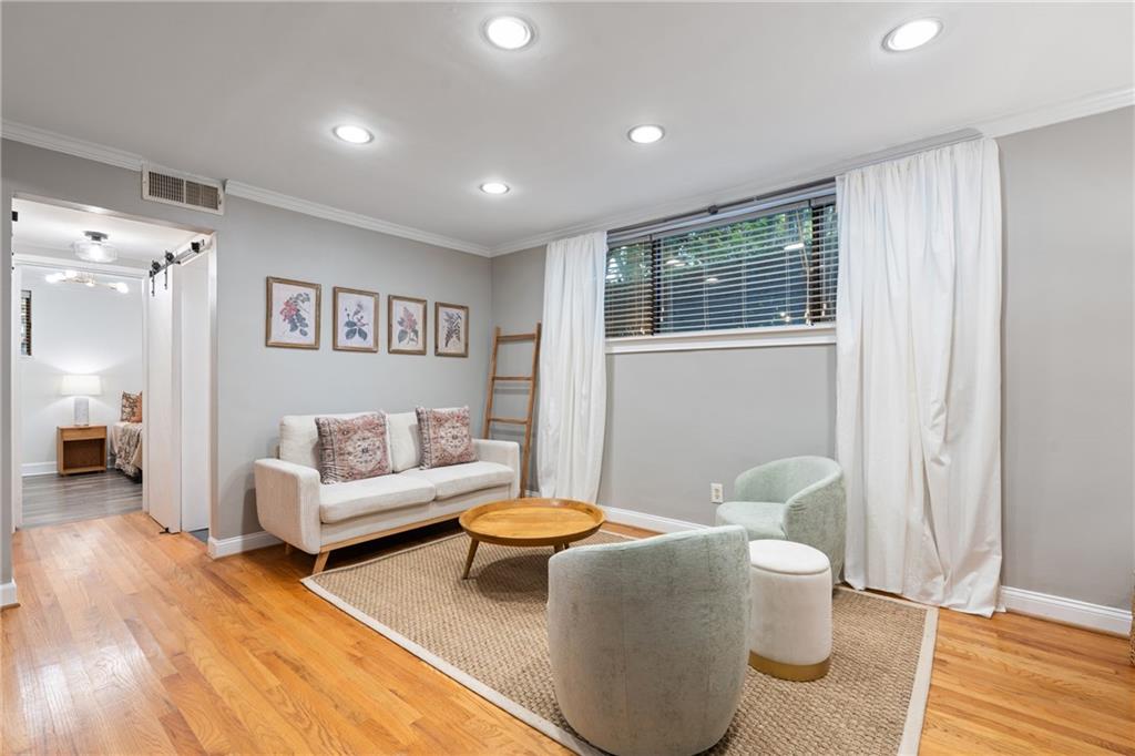 880 Glendale Terrace Unit 9