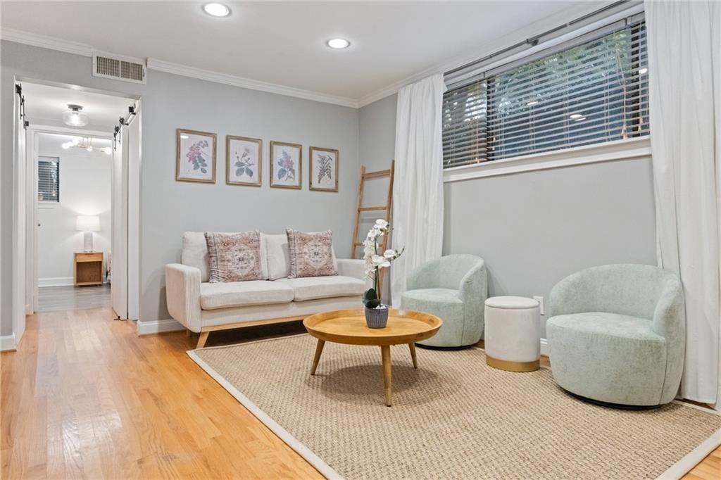 880 Glendale Terrace Unit 9