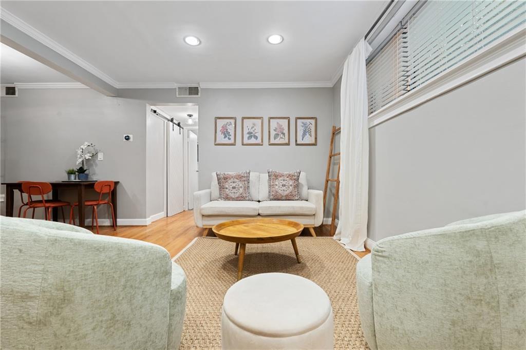 880 Glendale Terrace Unit 9