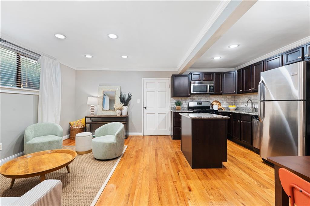 880 Glendale Terrace Unit 9