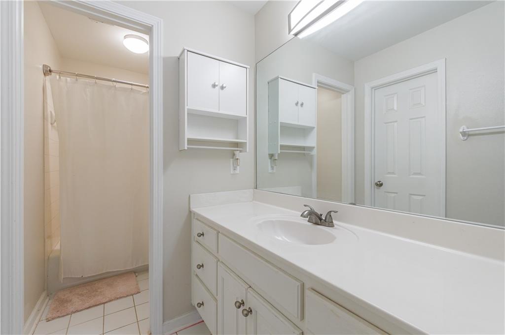 2618 Gladstone Terrace