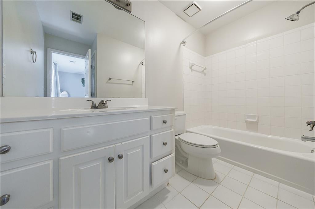 2618 Gladstone Terrace