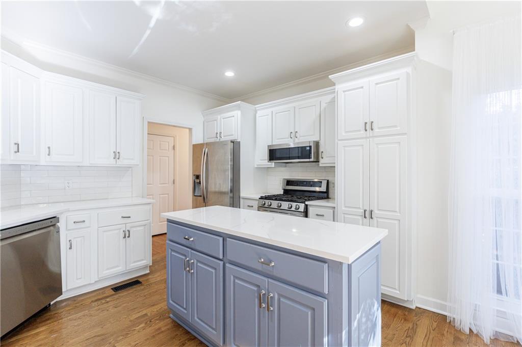 2618 Gladstone Terrace