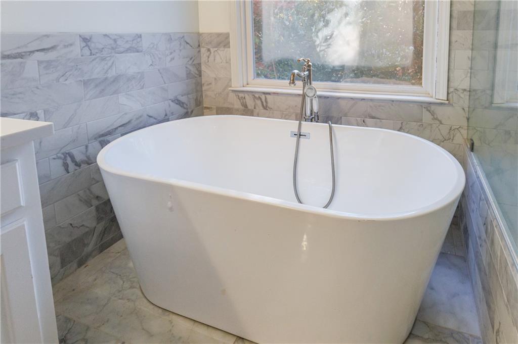 2618 Gladstone Terrace