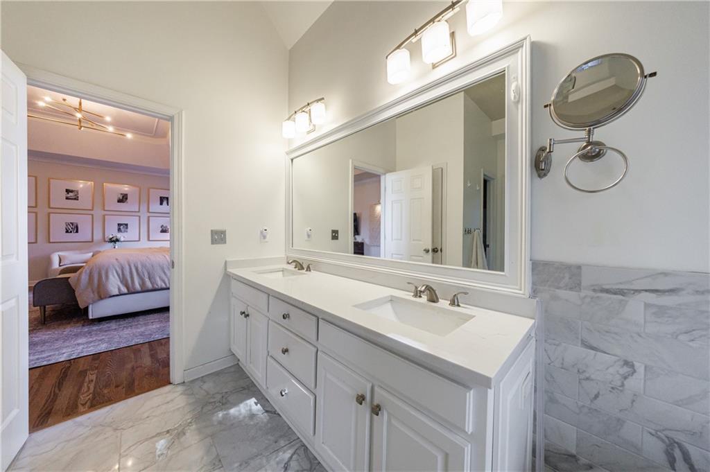 2618 Gladstone Terrace