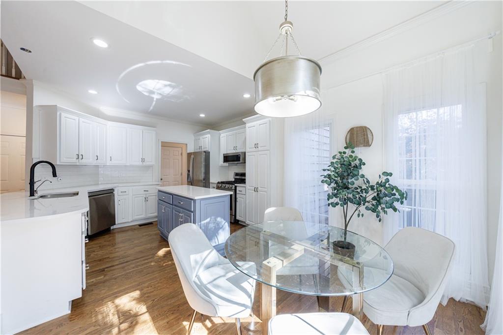 2618 Gladstone Terrace