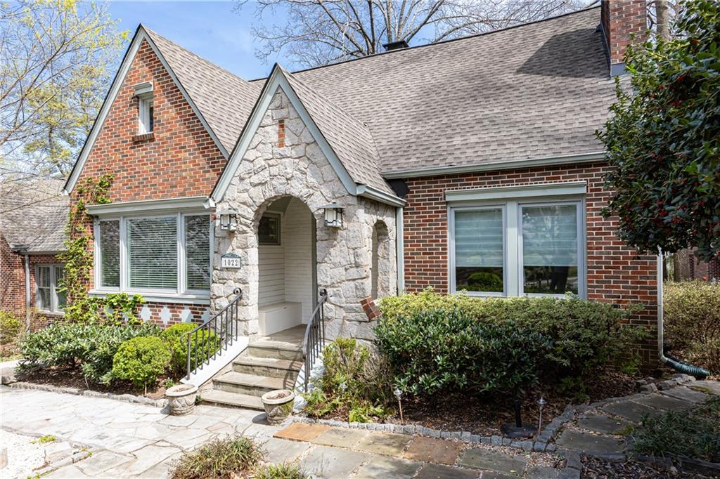 1022 Reeder Circle NE