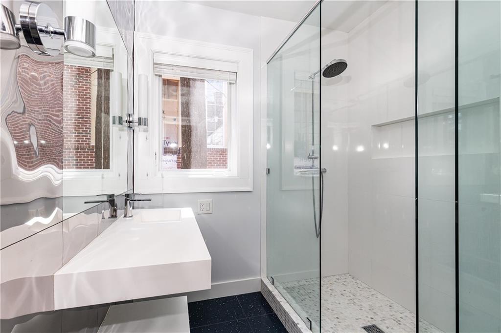 1022 Reeder Circle NE