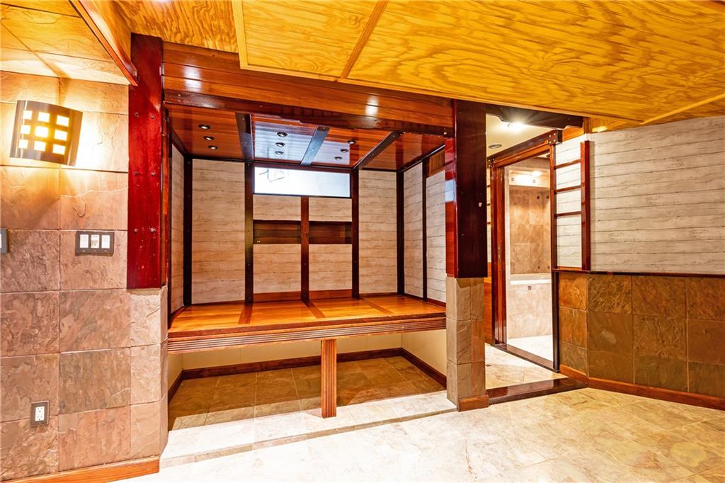 1022 Reeder Circle NE