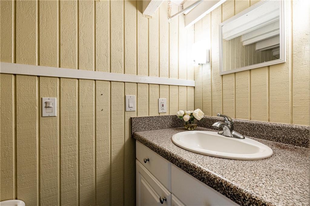 1022 Reeder Circle NE