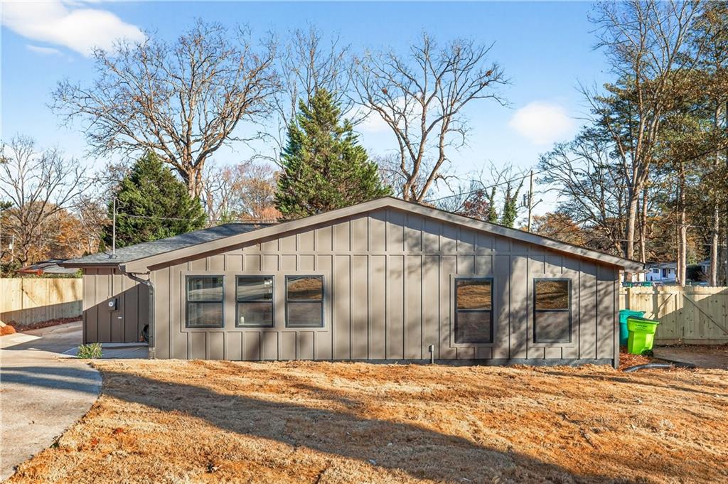 2720 Ivanhoe Lane SE