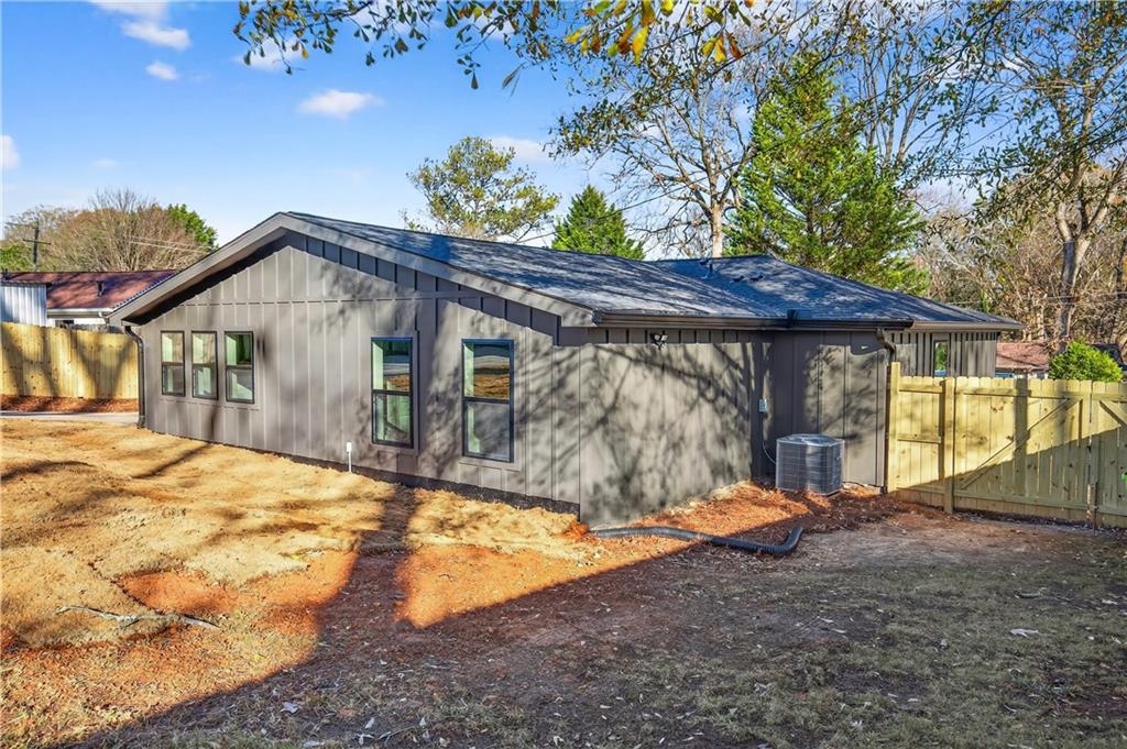 2720 Ivanhoe Lane SE