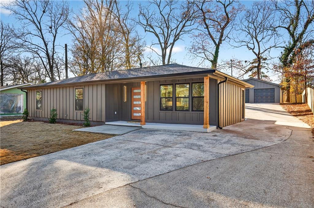 2720 Ivanhoe Lane SE