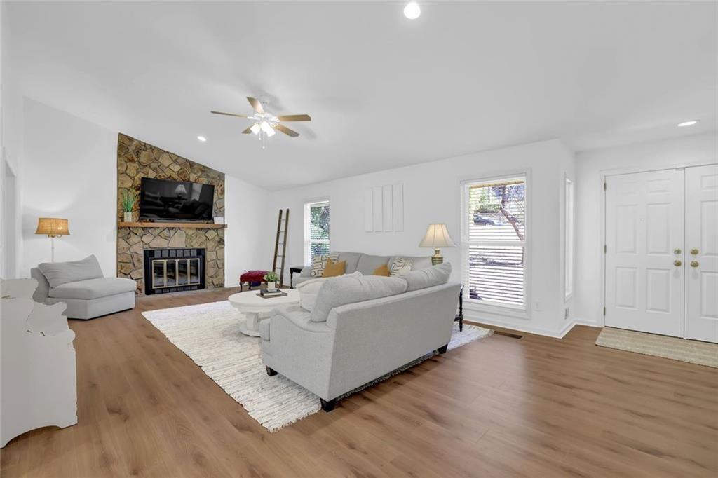 889 Fawn Way