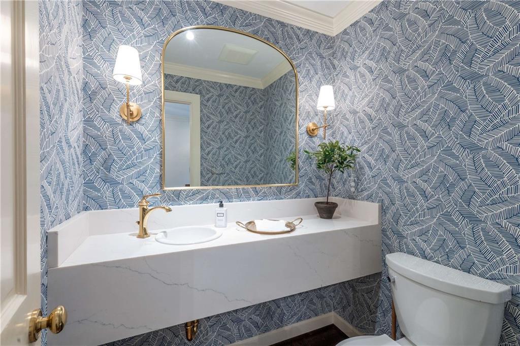 1833 Castleway Lane NE